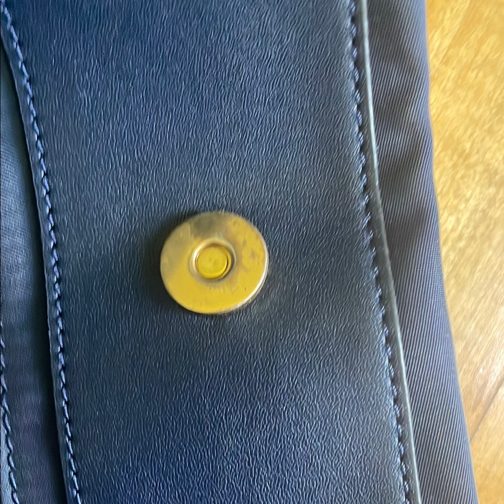 Tory Burch Blue Tote Bag with Iconic Logo - Picture 5 of 9